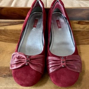 ECCO Women's Red Suede Bow Flats